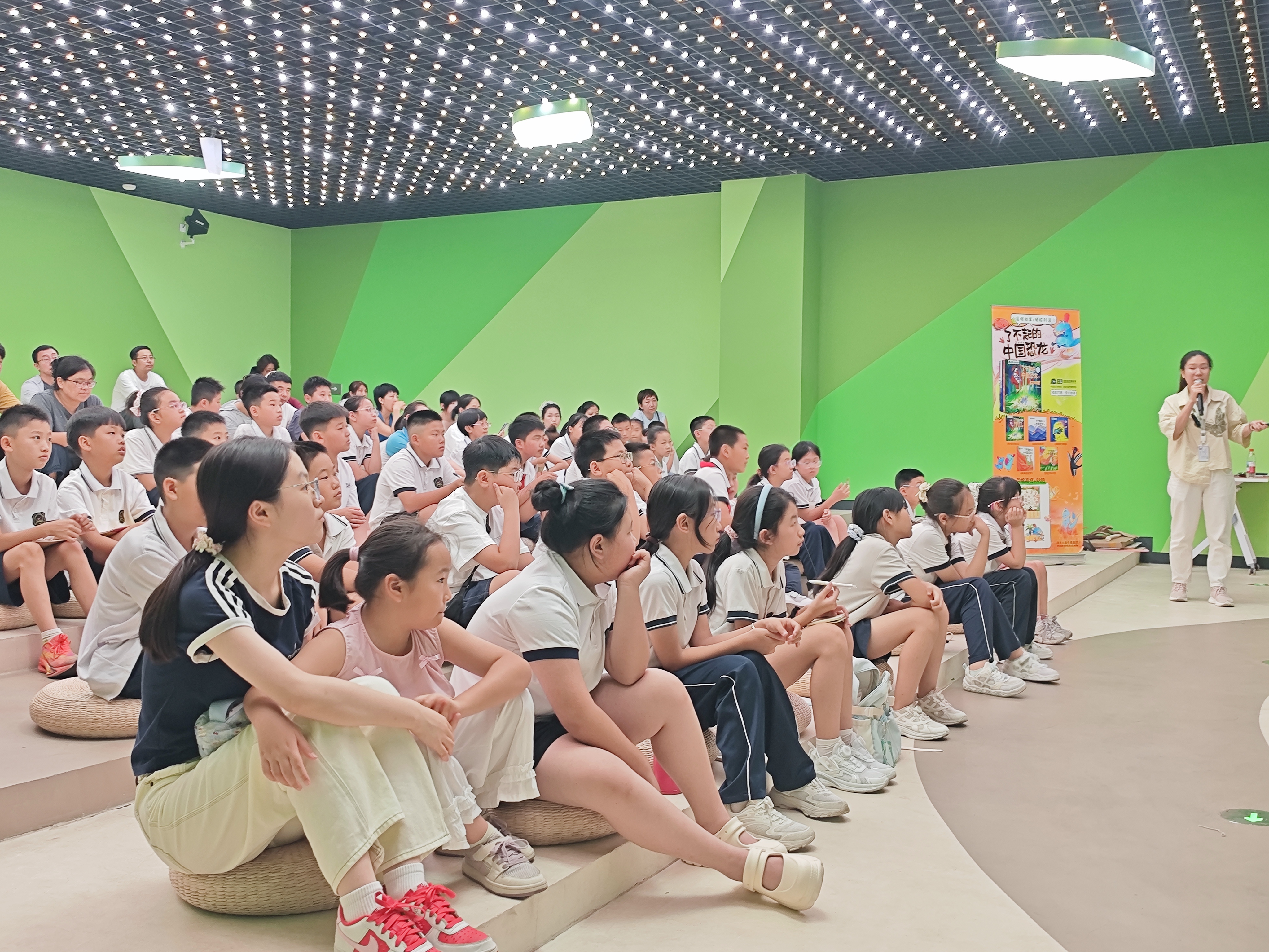 保定市新华书店：“暑期周末悦河北”与专家一起探秘了不起的中国恐龙